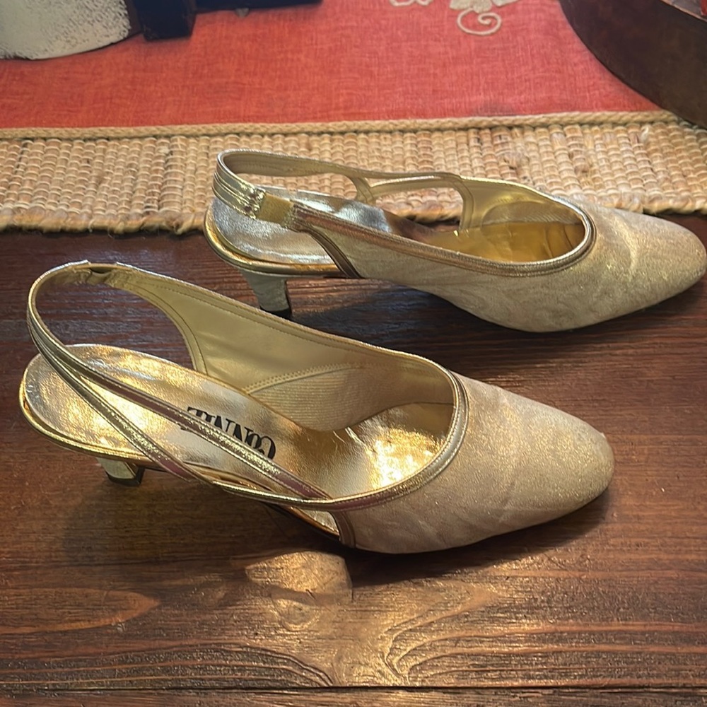 Vintage GOLD-Sparkle Connie slog back pumps. Excellent condition!